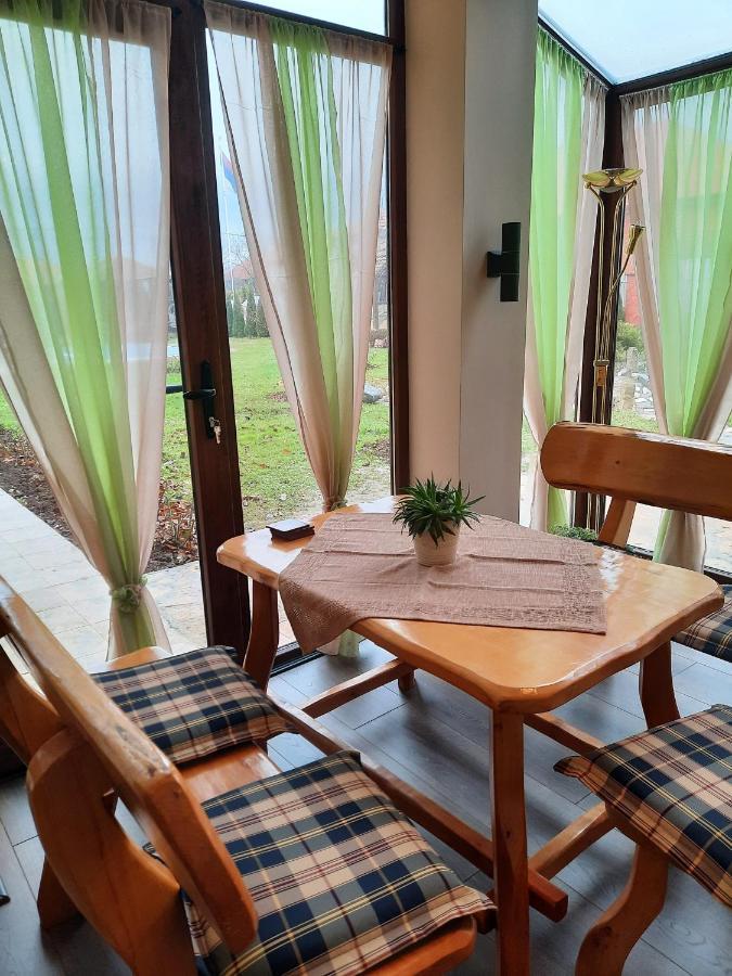 Guest House Rose Smederevska Palanka ภายนอก รูปภาพ