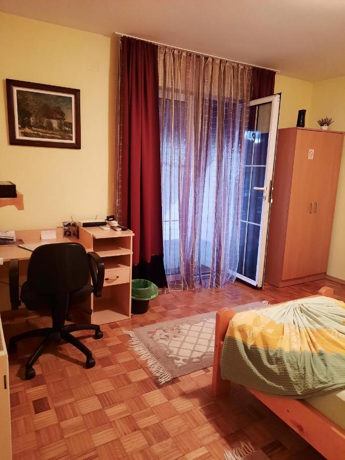 Guest House Rose Smederevska Palanka ภายนอก รูปภาพ