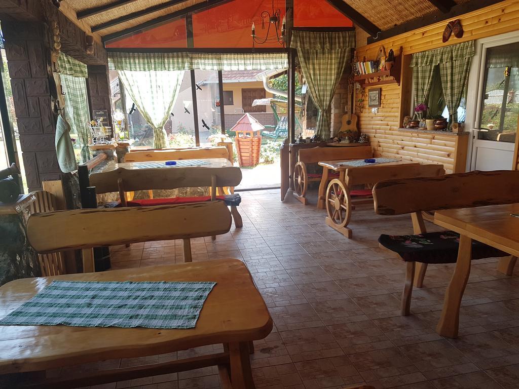 Guest House Rose Smederevska Palanka ภายนอก รูปภาพ