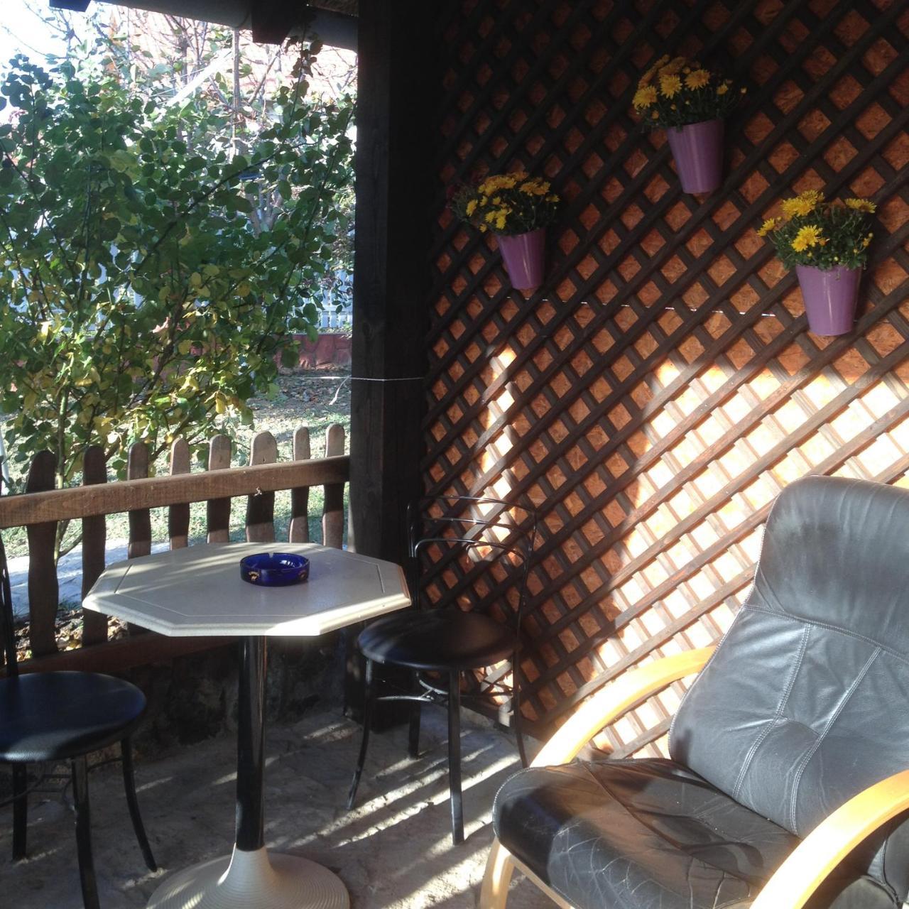Guest House Rose Smederevska Palanka ภายนอก รูปภาพ